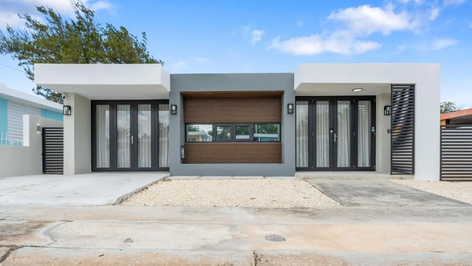 Semesterbostad Casa Catalina A Modern Family Retreat In Isabela 3Br Home With Jacuzzi
